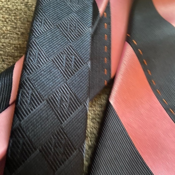 Hilfiger tie blue and pink 100% silk J5 - Picture 6 of 8